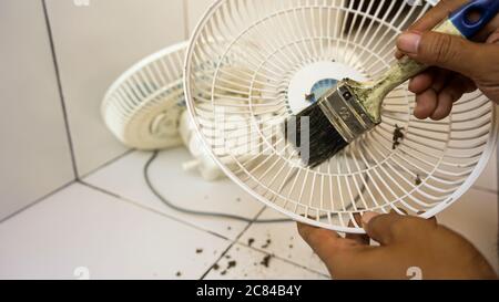 Schließen Sie den staubigen, schmutzigen Ventilator Stockfoto