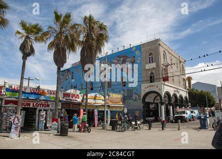 LOS ANGELES, USA - 06. Mai 2016: Berühmte Venice Beach Boardwalk, Los Angeles - Kalifornien Stockfoto