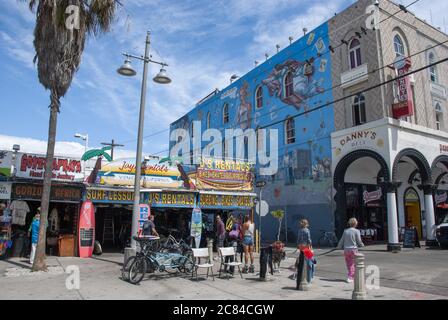 LOS ANGELES, USA - 06. Mai 2016: Berühmte Venice Beach Boardwalk, Los Angeles - Kalifornien Stockfoto