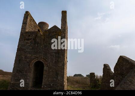 Die Ruinen des Maschinenhauses der Giew Mine auf Trink Hill, Towednack, Cornwall, Großbritannien Stockfoto