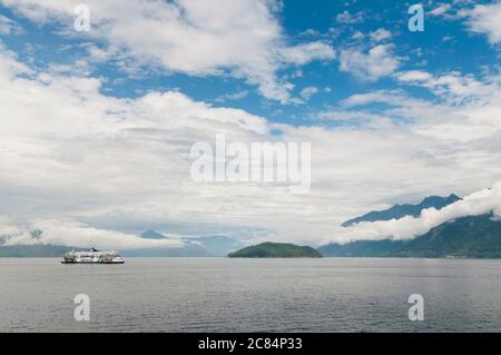 Ein BC Ferries Schiff nähert sich Horseshoe Bay, Vancouver, British Columbia, Kanada. Stockfoto