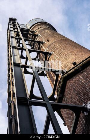 Rauchestack der Jameson Distillery in Bow Street und Smithfield Square, Dublin, Irland Stockfoto