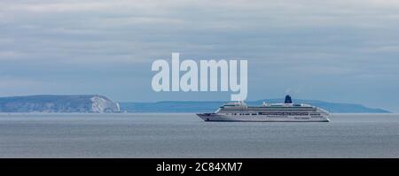 Kreuzfahrt-Liners in Poole Bay Dorset Juli 2020 Stockfoto