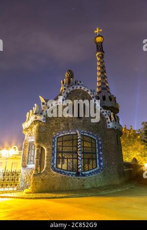 Park Guell in Barcelona, Spanien in einer Sommernacht Stockfoto