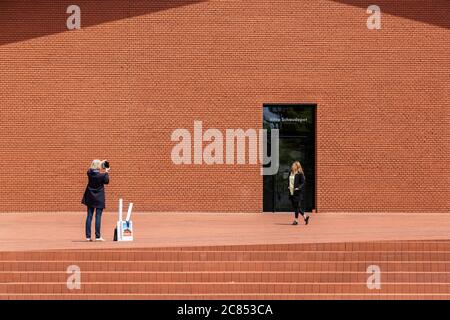 Besucher im Vitra Design Museum in Basel Stockfoto