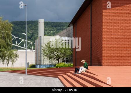 Besucher im Vitra Design Museum in Basel Stockfoto