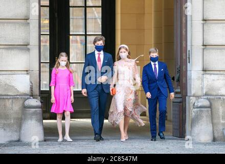 Brüssel, Belgien. Juli 2020. Prinzessin Elisabeth, Prinz Gabri?l, Prinz Emmanuel und Prinzessin El?onore von Belgien am Paleizenplein in Brussel, am 21. Juli 2020, um an der feierlichen Feier anlässlich des Nationaltages von Belgien teilzunehmen.Quelle: Albert Nieboer/ Netherlands OUT/Point de Vue OUT  /dpa/Alamy Live News Stockfoto