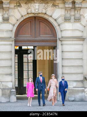 Brüssel, Belgien. Juli 2020. Prinzessin Elisabeth, Prinz Gabri?l, Prinz Emmanuel und Prinzessin El?onore von Belgien am Paleizenplein in Brussel, am 21. Juli 2020, um an der feierlichen Feier anlässlich des Nationaltages von Belgien teilzunehmen.Quelle: Albert Nieboer/ Netherlands OUT/Point de Vue OUT  /dpa/Alamy Live News Stockfoto