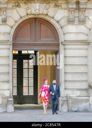 Brüssel, Belgien. Juli 2020. König Filip und Königin Mathilde von Belgien am Paleizenplein in Brussel, am 21. Juli 2020, um an der feierlichen Feier anlässlich des Nationaltages von Belgien teilzunehmen.Quelle: Albert Nieboer/ Netherlands OUT/Point de Vue OUT  /dpa/Alamy Live News Stockfoto