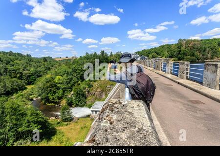 Frankreich, Yonne, Regional Natural Park of Morvan, Chastellux sur Cure, Lac de Crescent, Dam // Frankreich, Yonne (89), Parc naturel régional du Morvan, Chas Stockfoto