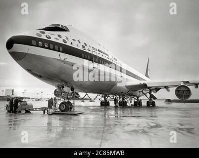 Die Boeing 747, das erste amerikanische Verkehrsjet- und Frachtflugzeug in Serienfertigung, wurde im Februar 1969 erstmals in den USA eingesetzt. Stockfoto