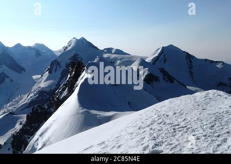 Monte Rosa Kette vom Westwern Breithorn Gipfel aus gesehen Stockfoto