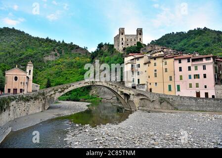 Panorama des ligurischen mittelalterlichen Dorfes Dolceacqua Imperia Italien Stockfoto
