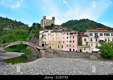 Panorama des ligurischen mittelalterlichen Dorfes Dolceacqua Imperia Italien Stockfoto