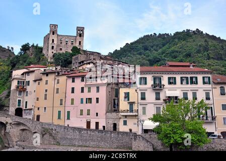 Panorama des ligurischen mittelalterlichen Dorfes Dolceacqua Imperia Italien Stockfoto