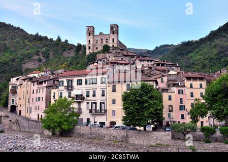 Panorama des ligurischen mittelalterlichen Dorfes Dolceacqua Imperia Italien Stockfoto