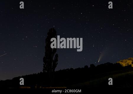 Komet Neowise, C2020 F3, am Himmel von Herreruela de Castilleria, Palencia. Spanien Stockfoto