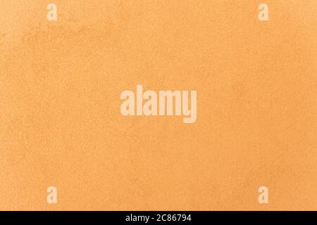 Die gelb verputzte Wand mit feiner Textur. Stockfoto
