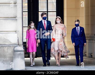 Brüssel, Belgien. Juli 2020. Prinzessin Elisabeth, Prinz Gabriël, Prinz Emmanuel und Prinzessin Eléonore von Belgien am Paleizenplein in Brussel, am 21. Juli 2020, um an der feierlichen Feier anlässlich des Nationaltages von BelgienQuelle: Albert Nieboer/ Niederlande OUT/Point de Vue OUT  /dpa/Alamy Live News Stockfoto