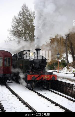 4566 am Bahnhof Arley. Stockfoto