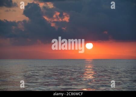 sonnenaufgang über dem südlichen Costa Rica, Zentralamerika ( Ostpazifik ) Stockfoto