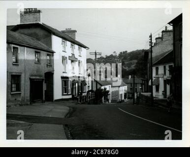 Bridge Street - (zeigt The Emlyn Hotel, Newcastle Emlyn, Cenarth, Carmarthenshire, Wales. Stockfoto