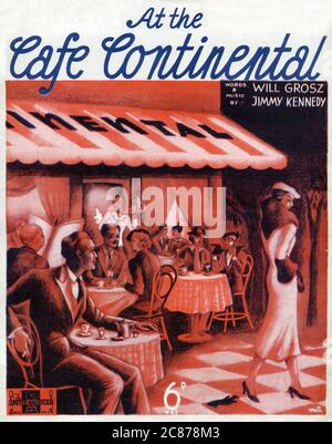 Titelblatt für „At the Cafe Continental“ von will Grosz und Jimmy Kennedy. Illustration bietet ein kontinentales Café mit verschiedenen Gästen, die an Tischen im Freien sitzen. Ein Kellner taucht mit Getränken auf und eine elegante Frau sieht einen Bewunderer. Stockfoto