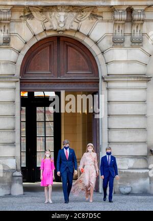Brüssel, Belgien. Juli 2020. Prinzessin Elisabeth, Prinz Gabri?l, Prinz Emmanuel und Prinzessin El?onore von Belgien am Paleizenplein in Brussel, am 21. Juli 2020, um an der feierlichen Feier anlässlich des Nationaltages von Belgien teilzunehmen.Quelle: Albert Nieboer/ Netherlands OUT/Point de Vue OUT  /dpa/Alamy Live News Stockfoto