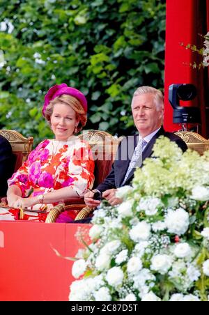Brüssel, Belgien. Juli 2020. König Filip und Königin Mathilde von Belgien am Paleizenplein in Brussel, am 21. Juli 2020, um an der feierlichen Feier anlässlich des Nationaltages von Belgien teilzunehmen.Quelle: Albert Nieboer/ Netherlands OUT/Point de Vue OUT  /dpa/Alamy Live News Stockfoto