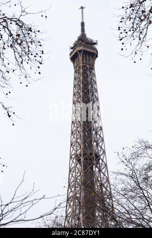 Der Eiffelturm in Paris schoss von der Spitze des Turms Stockfoto