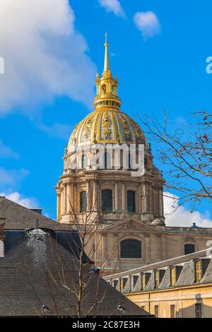 Blick auf die Kuppel der Kathedrale Saint Louis des Invalides in der Nationalresidenz der Invaliden (Hotel national des Invalides). Paris. Frankreich Stockfoto