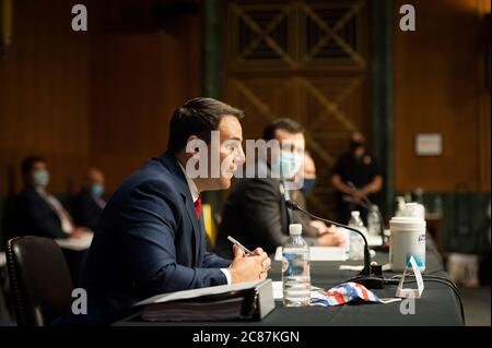 Carlos Trujillo erscheint vor seiner Nominierung des Senats für Außenbeziehungen der Vereinigten Staaten als stellvertretender Staatssekretär (Angelegenheiten der westlichen Hemisphäre) im Dirksen Senate Office Building auf dem Capitol Hill in Washington, DC., Dienstag, 21. Juli 2020. Kredit: Rod Lampey/CNP /MediaPunch Stockfoto