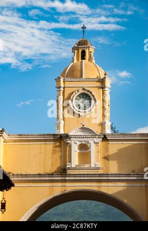 Bogen des Klosters von Santa Catalina begann seinen Bau im Jahr 1693, barocke Architektur. Der Charakter des Klosters Santa Catalina Virgen y Má Stockfoto