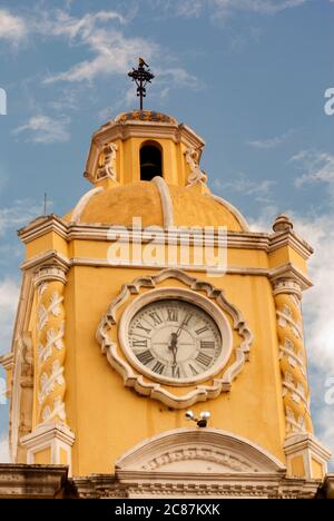 Bogen des Klosters von Santa Catalina begann seinen Bau im Jahr 1693, barocke Architektur. Der Charakter des Klosters Santa Catalina Virgen y Má Stockfoto