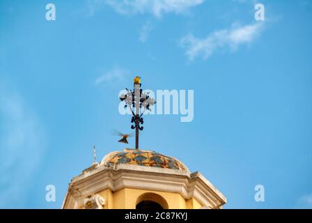 Bogen des Klosters von Santa Catalina begann seinen Bau im Jahr 1693, barocke Architektur. Der Charakter des Klosters Santa Catalina Virgen y Má Stockfoto