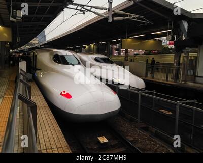 Nagoya, JAPAN - 5. April 2017 : EIN Shinkansen-Hochgeschwindigkeitszug in Japan., Shinkansen moderner Hochgeschwindigkeitszug Stockfoto