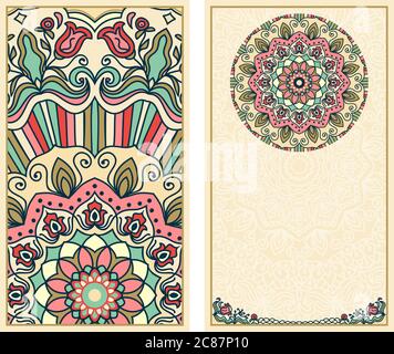 Set von Hochzeitseinladungen oder Grußkarten mit bunten Mandala auf beigem Hintergrund. Visitenkarte. Vintage-Deko-Elemente. Vektor. Stock Vektor