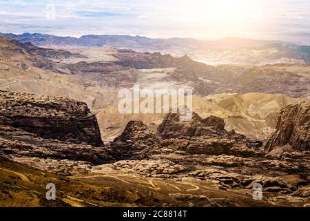 Wunderschöne Aussicht auf den Canyon in Wadi Rum, Jordanien Stockfoto