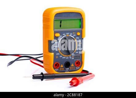 Digitalmultimeter isoliert auf weißem Hintergrund mit speziellen Messspitzen Stockfoto