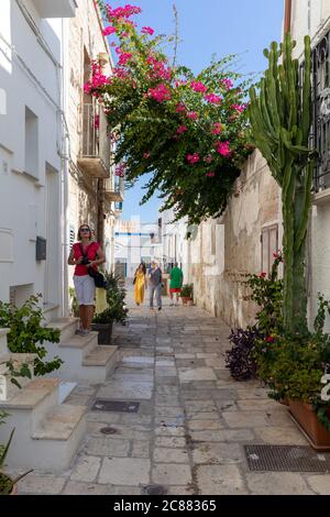Polignano a Mare, Italien - 17. September 2019: Das charmante und romantische Altstadt von Polignano a Mare und Apulien, Süditalien Stockfoto