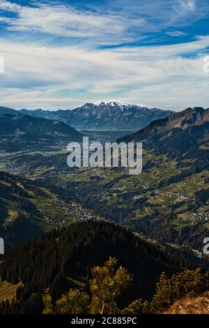 Walsertal, Kleinwalsertal in den sommerlichen österreichischen Alpen Stockfoto