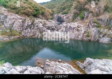 Der Blick auf die Wanderstraße zwischen Sai Kung East Country Park in Hong Kong Stockfoto