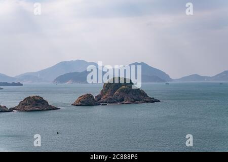 Der Blick auf den weißen Sandstrand auf Hong Kong Island in Hong Kong Stockfoto