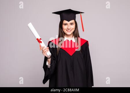 Bildung Thema: Studium Studentin in einem akademischen Kleid. Isoliert auf weißem Hintergrund. Stockfoto