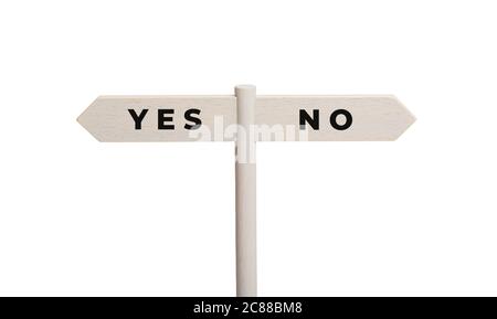 Ja oder Nein Konzept. Holzschild Post mit Text isoliert auf weißem Hintergrund Stockfoto
