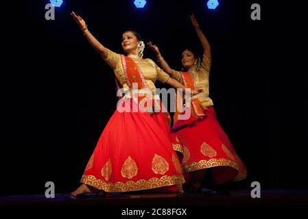 Wunderschöne Kathak Tänzer tanzen Stockfoto