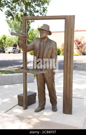 Statue des Raketenwissenschaftlers Dr. Robert H. Goddard, Roswell Museum und Kunstzentrum in Roswell, New Mexico, USA, 2015 Stockfoto