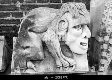 Steingegenstände im York Minster Steinmetzhof gefunden. Stockfoto