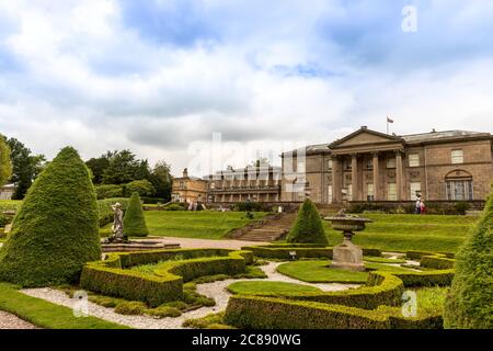 Der italienische Garten vor dem Herrenhaus des Tatton Park in Großbritannien, entworfen 1890. Stockfoto