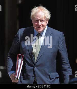 London, Großbritannien. Juli 2020. Der britische Premierminister Boris Johnson verlässt die Downing St am Mittwoch, den 22. Juli 2020, um Fragen des Premierministers im Londoner Parlamentsgebäude zu stellen. Foto von Hugo Philpott/UPI Kredit: UPI/Alamy Live Nachrichten Stockfoto